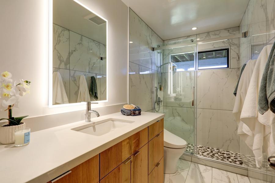 337 Clorinda  bathroom with shower